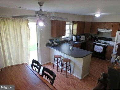 1055 Maple Glen Cir, Pottstown, PA 19464 - photo 7