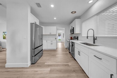 5548 Dartmouth Ave N, Saint Petersburg, FL 33710 - photo 7