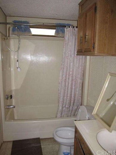 Guest bathroom (full)