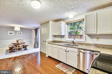 13638 Bellerose Dr, Chantilly, VA 20151 - photo 6