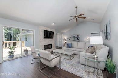 421 Holiday Hill Cir E, Jacksonville, FL 32216 - photo 3