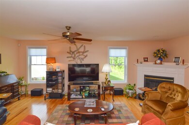 160 Apple Brook Way unit 14, Manchester, NH 03109 - photo 2