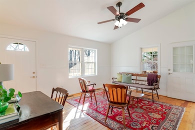 444 Peach St, Staunton, VA 24401 - photo 5