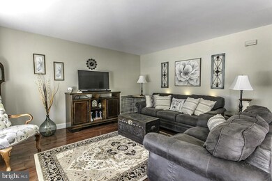 1417 Sentry Ln, Norristown, PA 19403 - photo 3