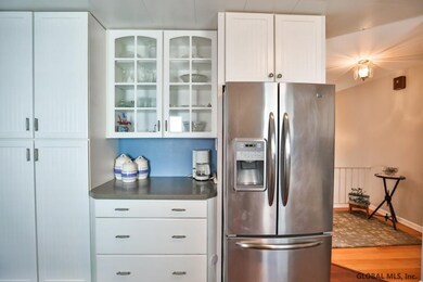 39 Woodrow Ct, Troy, NY 12180 - photo 7