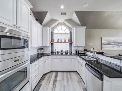 2725 Cedar Springs Ct, Bedford, TX 76021 - photo 7