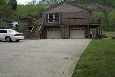 HOUSE DRIVEWAY