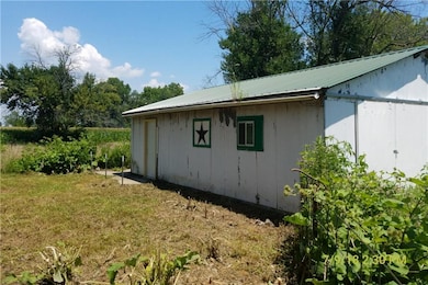 8174 N 325 W, Fountaintown, IN 46130 - photo 4