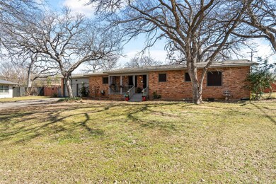 500 Shadowbrook Ln, Hurst, TX 76053 - photo 2