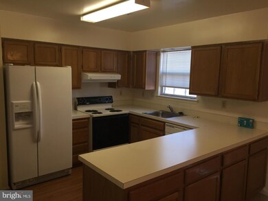 1616 Willowwood Ct, Hyattsville, MD 20785 - photo 4