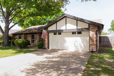 324 Stratford Dr, Hurst, TX 76054 - photo 3