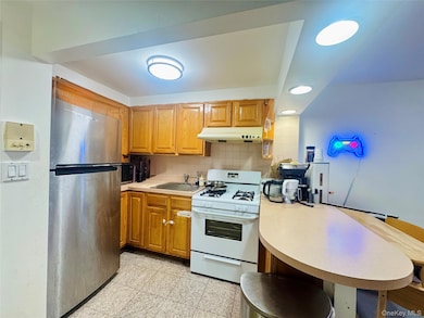 4232 82nd St unit 6B, Elmhurst, NY 11373 - photo 6