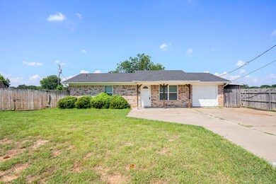 826 Meadowlark Cir, Granbury, TX 76049 - photo 3