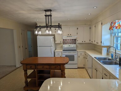 61 Sunset Dr