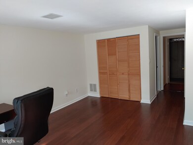 20518 Sterncroft Ct, Montgomery Village, MD 20886 - photo 5