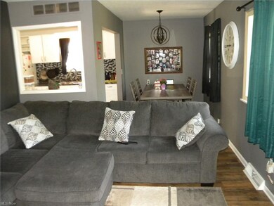 277 Thelma Dr, Sheffield Lake, OH 44054 - photo 4