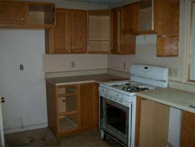 32 Arlington St unit B, Haverhill, MA 01830 - photo 3