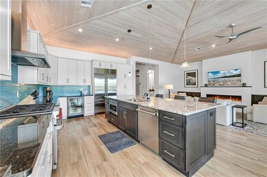 1050 11th St N, Naples, FL 34102 - photo 7