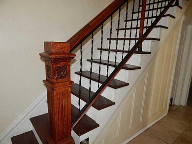 Entry/Foyer.