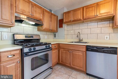 Radnor House unit 208, Bryn Mawr, PA 19010 - photo 3