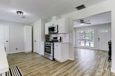 10206 Glenmawr Dr, Houston, TX 77075 - photo 3