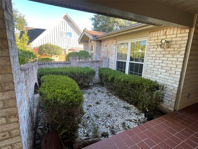 11918 Kirknoll Dr, Houston, TX 77089 - photo 2