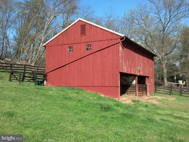 35688 Paxson Rd, Purcellville, VA 20132 - photo 2
