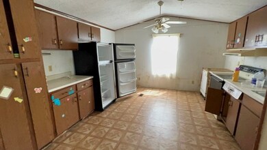 331 NE Howard St, Lake City, FL 32055 - photo 7