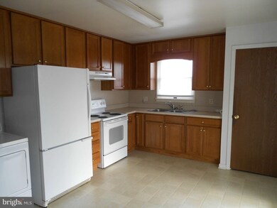 17739 Mason Dixon Rd, Hagerstown, MD 21740 - photo 2