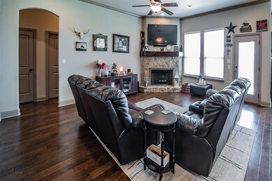 170 Heritage Pkwy E, Decatur, TX 76234 - photo 2