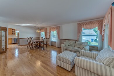 1906 Seton Hall Dr, Naperville, IL 60565 - photo 2