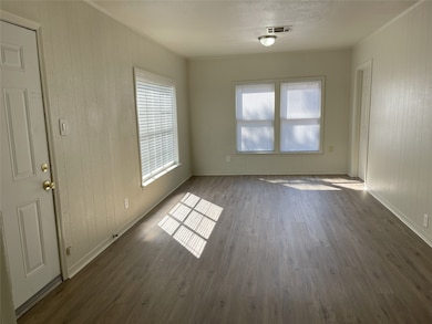 1521 N Hamilton St, Gonzales, TX 78629 - photo 2