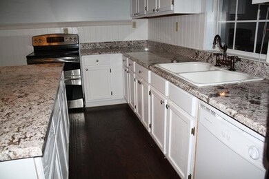 Such a wonderful layout with a HUGE island perfect for cooking and all the family's activities!