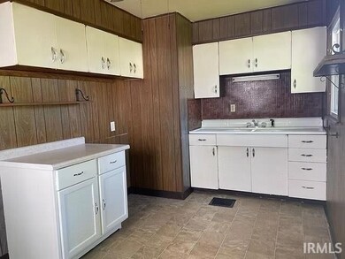 2115 S Pershing Dr, Muncie, IN 47302 - photo 6