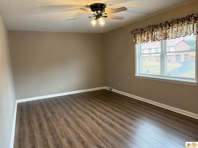 216 Castleridge Dr, Glasgow, KY 42141 - photo 4