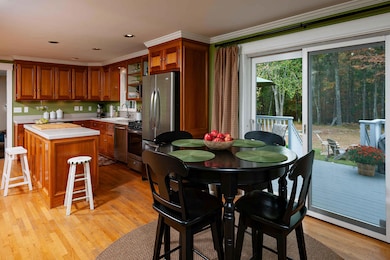Eat-In Kitchen