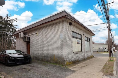 100 Steamboat Rd, Great Neck, NY 11024 - photo 4