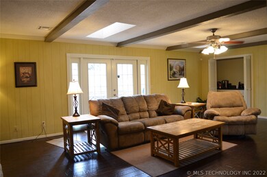 Open Living Area w/Hardwoods