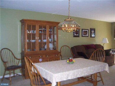 512 Bassett Ln, Norristown, PA 19403 - photo 5