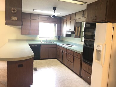 153 Oak St, Crawfordville, FL 32327 - photo 2