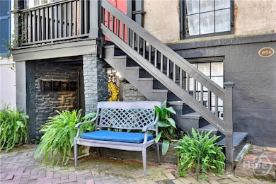 117 E Jones St unit Upper Carriage House, Savannah, GA 31401 - photo 3