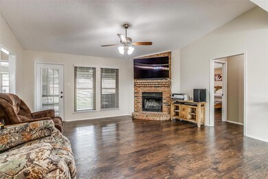 502 Preston Ct, Cleburne, TX 76033 - photo 4