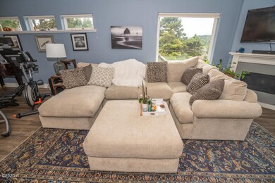 1012 SW 11th St unit A_B, Lincoln City, OR 97367 - photo 3