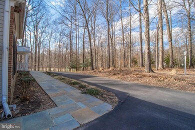 7905 Clifton Hunt Ct, Clifton, VA 20124 - photo 5
