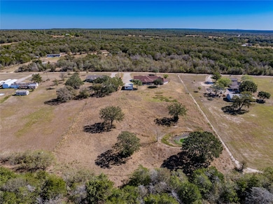 407 Raymond Rd, La Grange, TX 78945 - photo 4