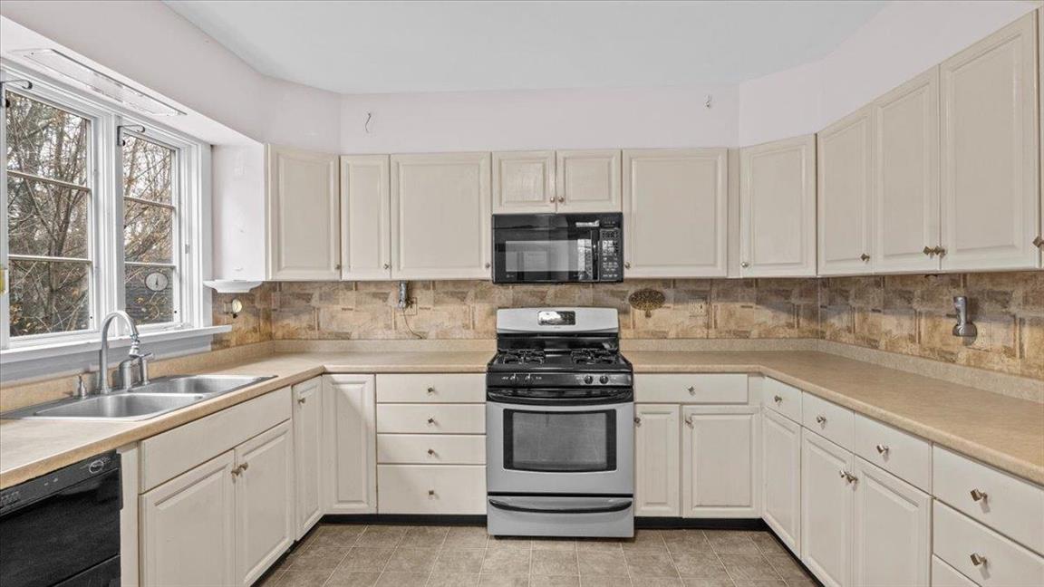 21 Maple Grove St, Barre, VT 05641 - photo 6