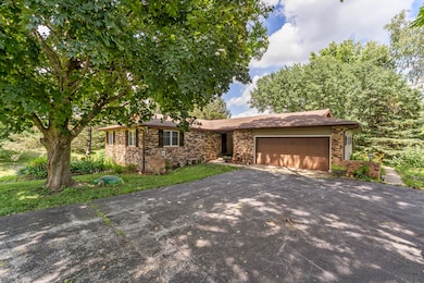 1875 Stagecoach Ln, Muscatine, IA 52761 - photo 6