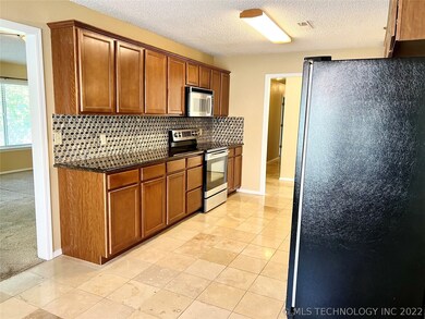 Beautiful tile flooring, stainless built-in applia
