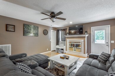 325 Viewmont Dr, Tunnel Hill, GA 30755 - photo 4