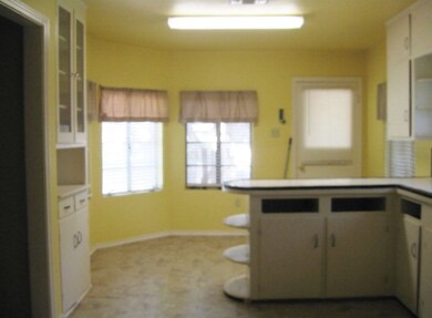 928 E Cedar St, Seguin, TX 78155 - photo 2